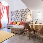 Leda's Next To The Danube And Fashion Street Apartment