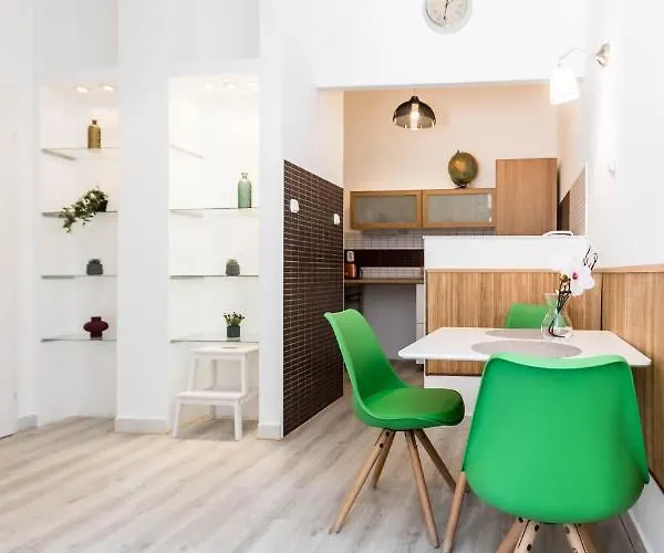 Leda's Next To The Danube And Fashion Street Апартаменты