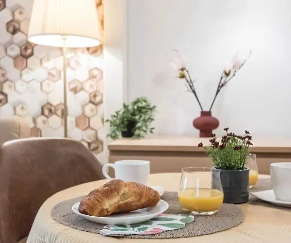 Leda's Next To The Danube And Fashion Street Апартаменты
