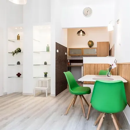 Leda's Next To The Danube And Fashion Street Daire