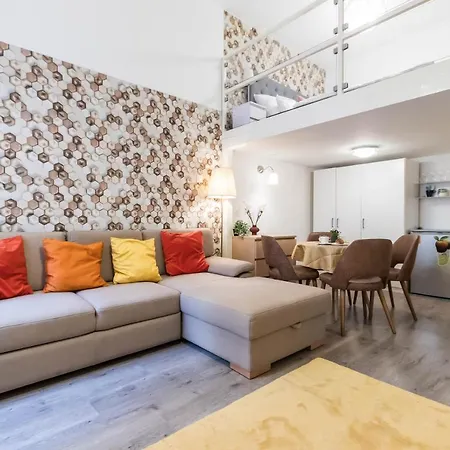 Leda's Next To The Danube And Fashion Street Daire