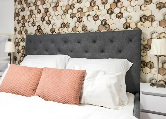 Leda's Next To The Danube And Fashion Street Budapesta